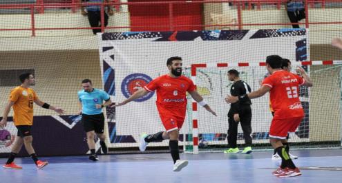 الكويت يهزم البنك الأهلي وينتظر الزمالك أو مضر في نهائي البطولة العربية لليد